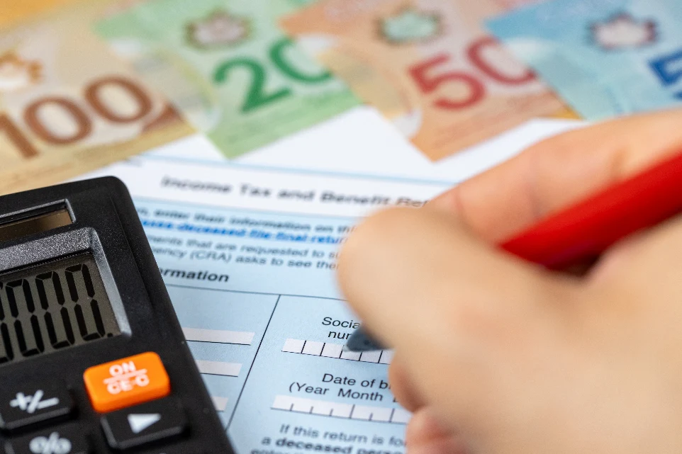 Calculating bonuses and equalization payments after separation in Ontario.